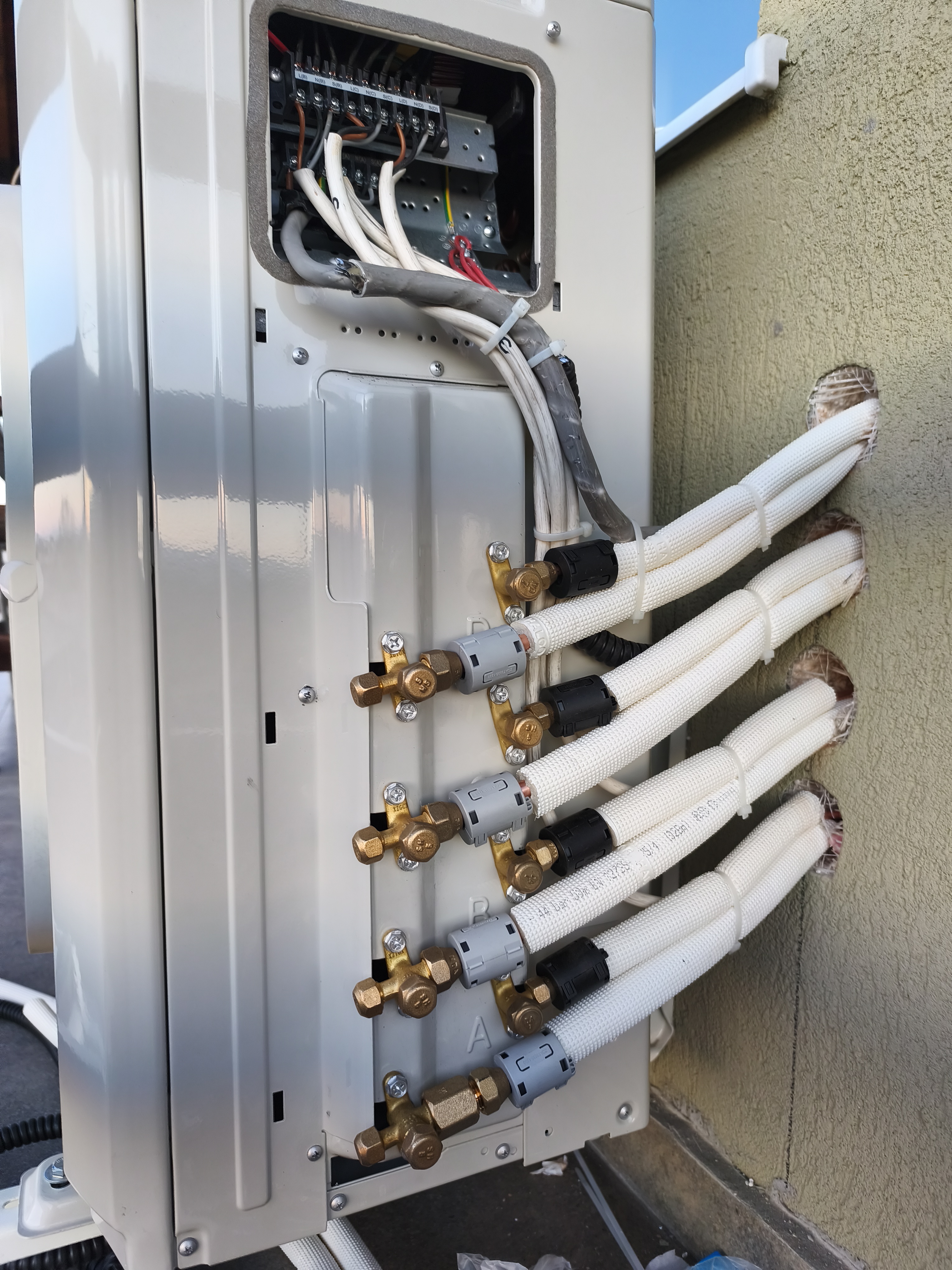 Distribuție trasee multisplit pentru 4 camere în Brașov