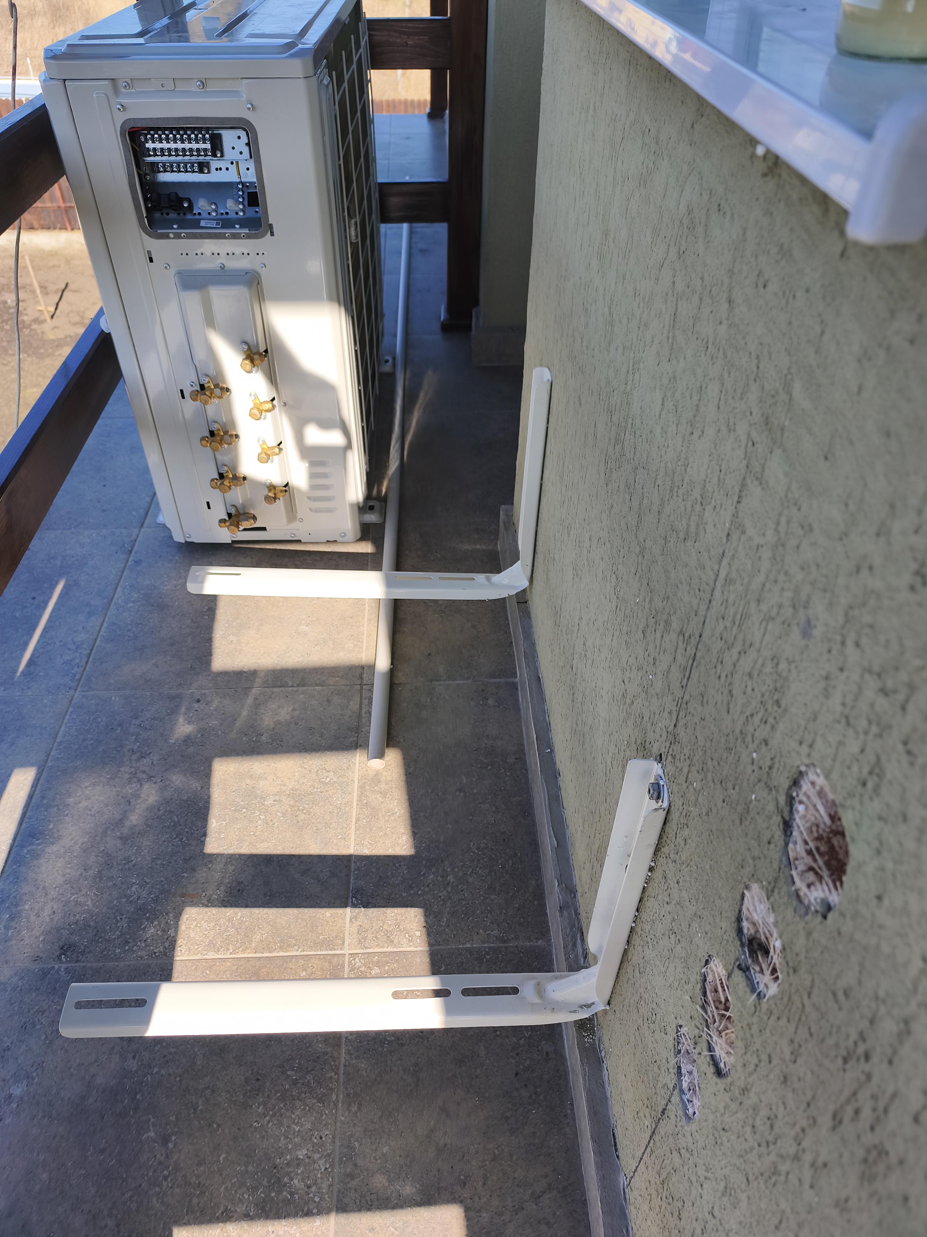 Lucrare multisplit în execuție în Brașov