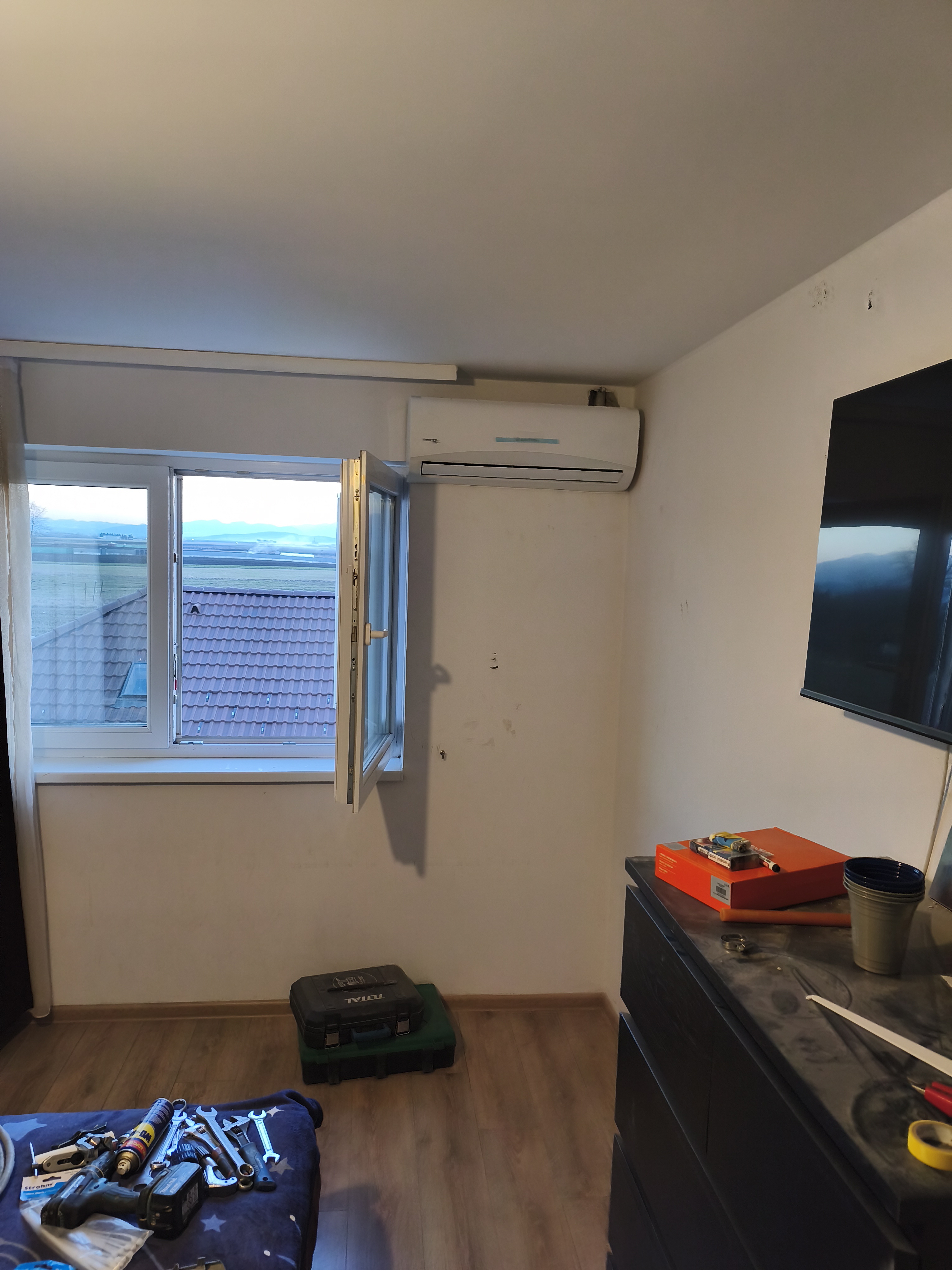 Unitate interioară multisplit montată curat în Brașov